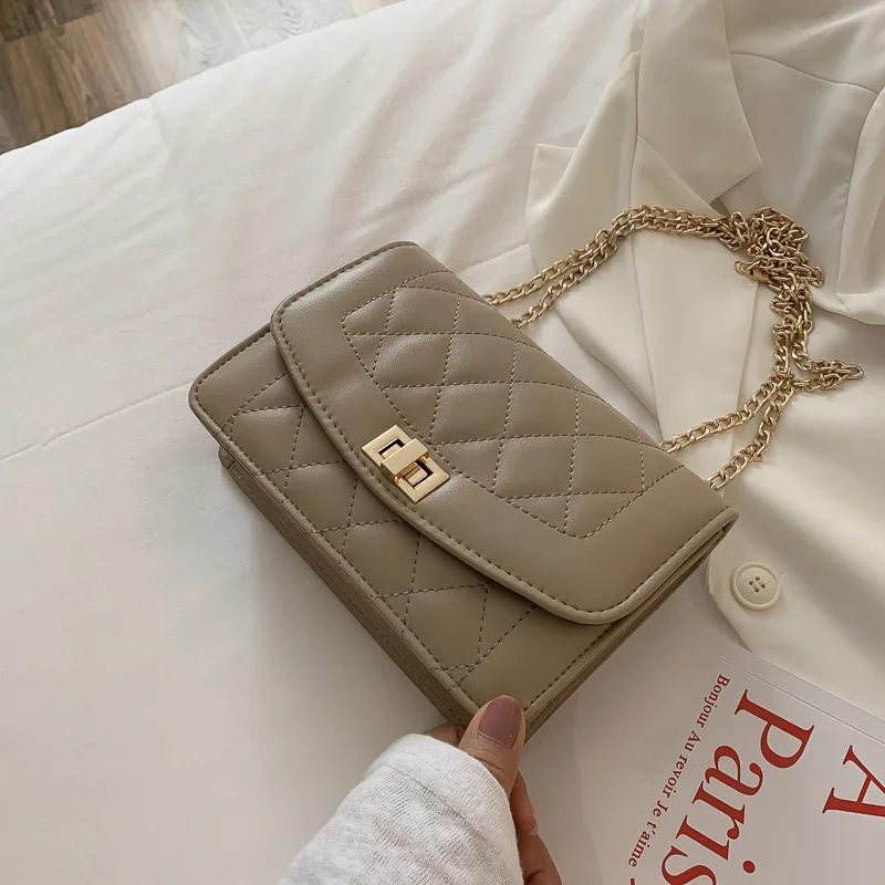 

A Woman's Bag Is Lovely And Simple Rhombic Chain Messenger
