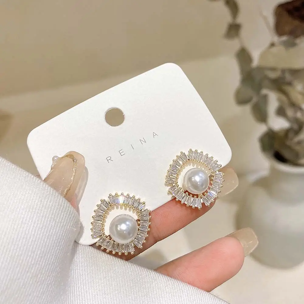 

1Pair Fresh Geometric Rhinestone Pearl Earrings Temperament Drop Earrings Contracted Sweet Fashion Women Dangle Earrings
