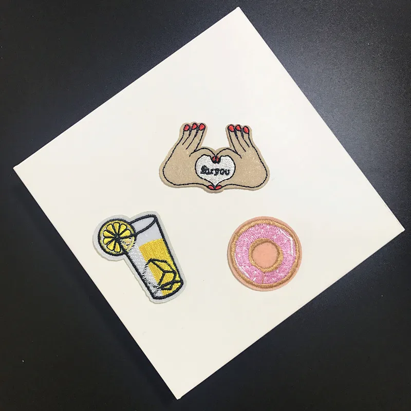 

100pcs/lot Embroidery Patches Roller Skate Letter Leaf Juice Doughnut Clothing Accessories Motorcycle Patch Iron for Clothes
