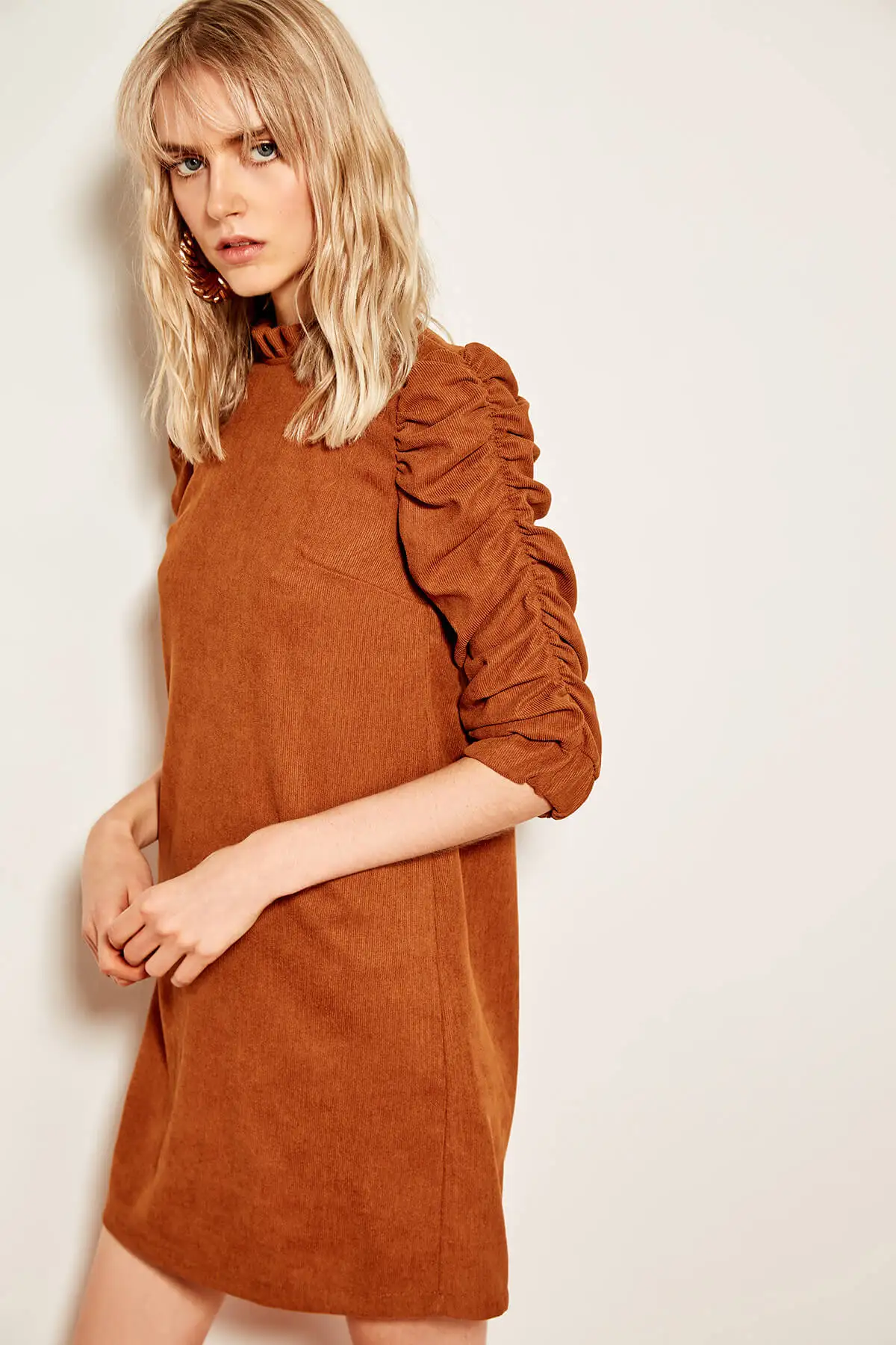 Вельветовое платье с рюшами Trendyol Camel TCLAW19AP0136 | Женская одежда