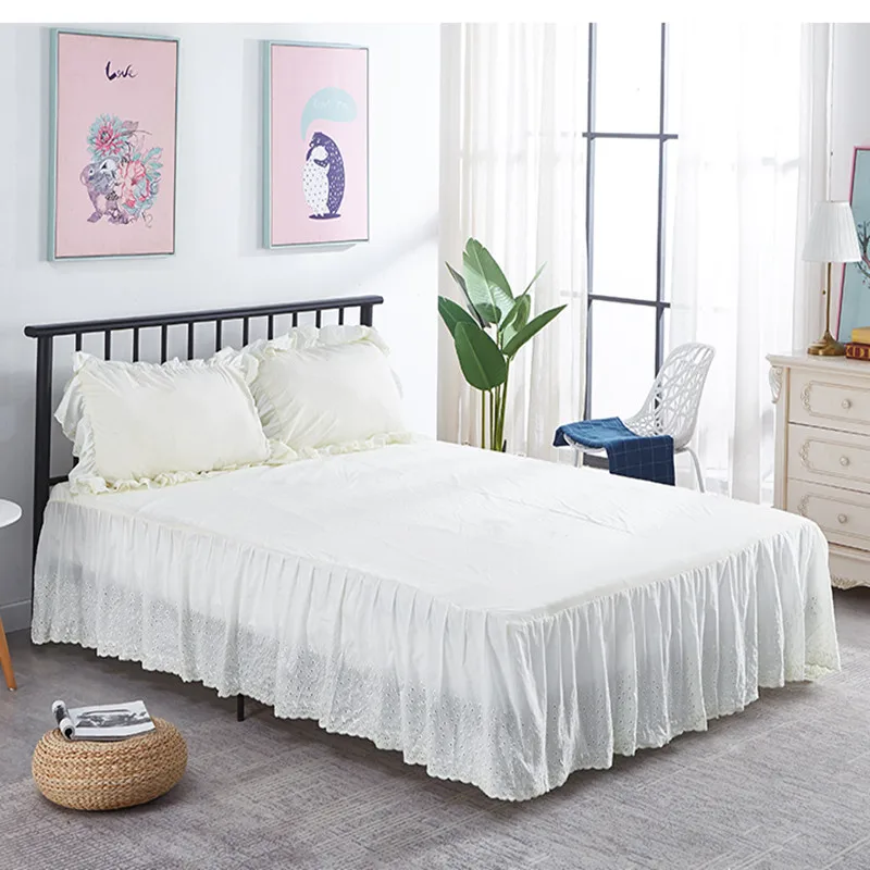 Покрывало бежевое/белое из полиэстера и хлопка с вырезом вышивкой для кровати 38