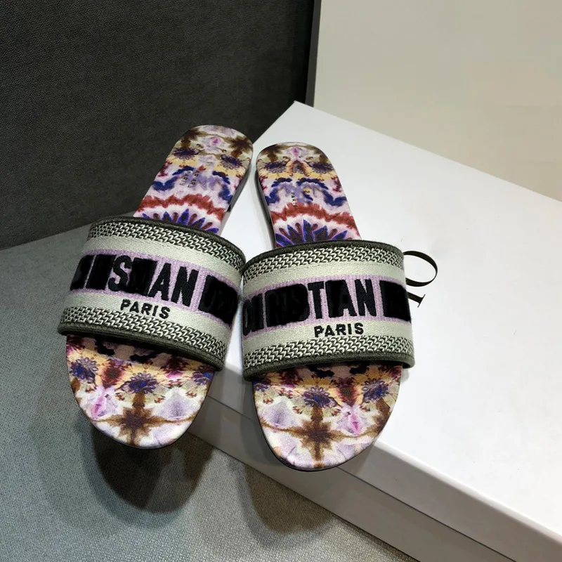 

2021 New Women's Slippers Lettered Embroidered One Line Slippers Grey Beach Wear Flat Bottomed Sandals Lady