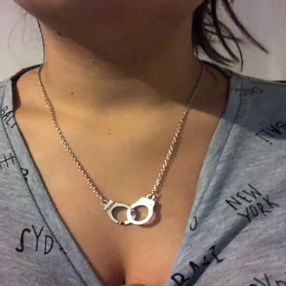 Vintage Creative Punk Gold/Silver Color Handcuffs Gun Shape Pendant Classic Necklaces Clavicle Mental Chain Women Jewelry | Украшения и