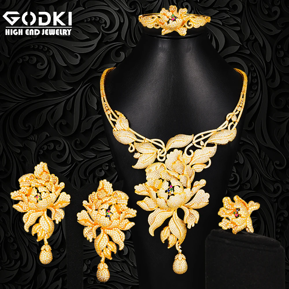 

Комплект из колье и серёг, с фианитом, 4 шт.