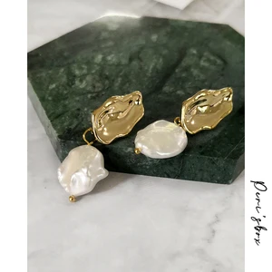 Серьги-подвески женские из золотистого металла, с плоской пресноводной жемчужиной, серьги с барочным жемчугом