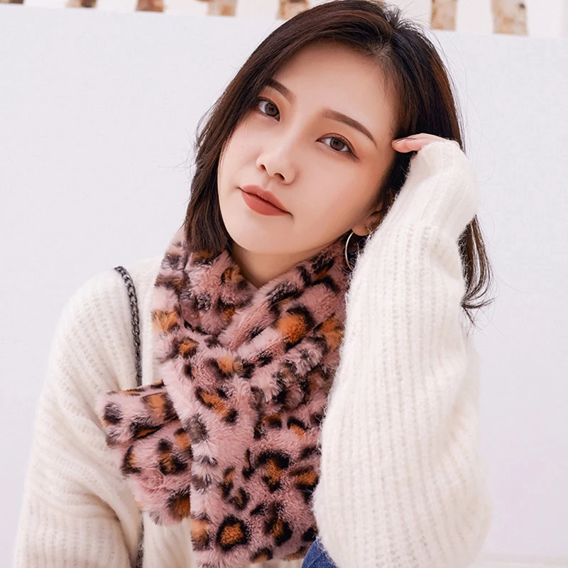 Женский шарф-воротник из кроличьего меха с леопардовым принтом |