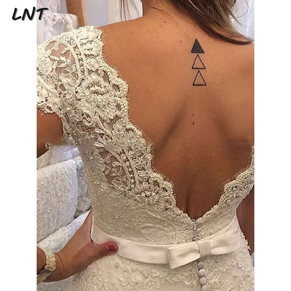 Свадебное платье до пола с V-образным вырезом рукавом-крылышком и открытой спиной