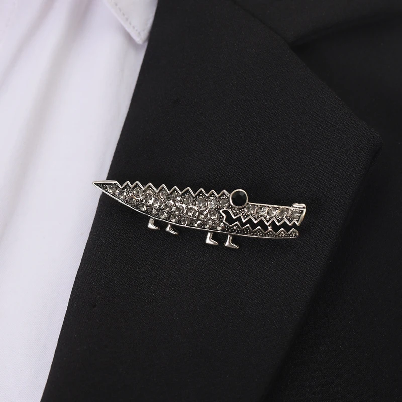 

JUJIE Vintage Crystal Crocodile Brooches For Women 2020 Female Animal Broches Hijab Pins Cardigan Jewelry Dropshipping