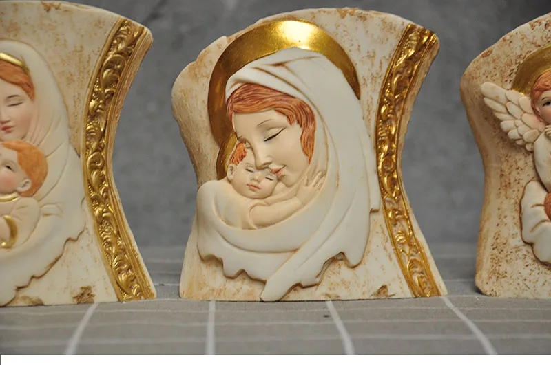 С изображением римской свяыни семья троих детей Дева Мария Рождество группа