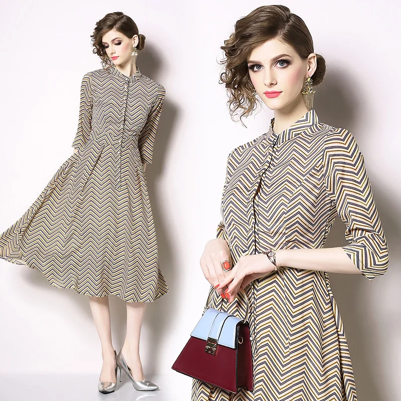 

New Wave-stripe Printed Dresses For Spring And Summer In Europe Station