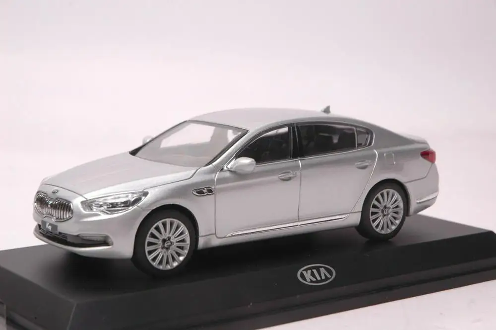 1:32 Модель литья под давлением для Kia K9 Quoris Silver Sedan игрушечный автомобиль из сплава