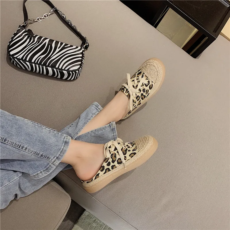 

Холщовые тапочки женская верхняя одежда на плоской подошве с леопардовым принтом на шнуровке летние универсальные полутапочки Baotou