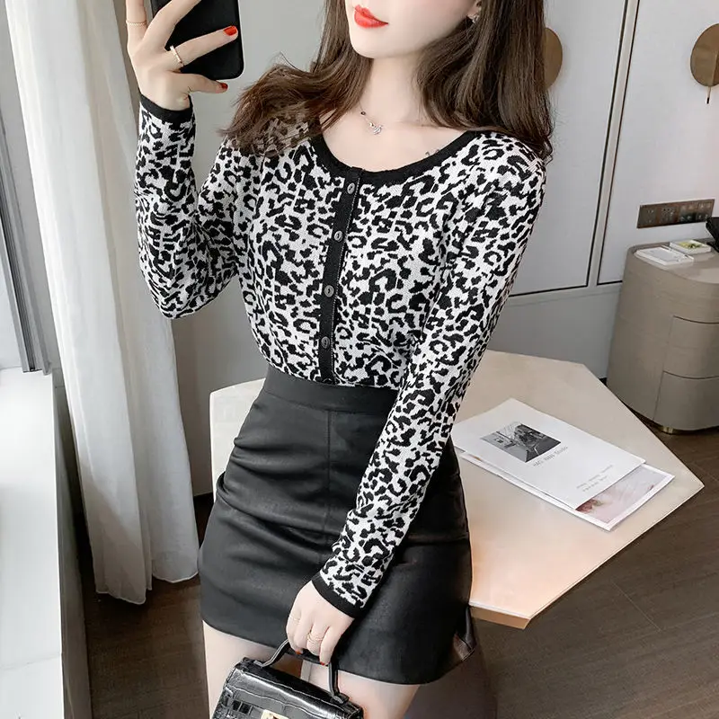 

Vintage Hong Kong style sweater women's new fall and winter versatile cardigan coat women's trendy long sleeve T-shirt