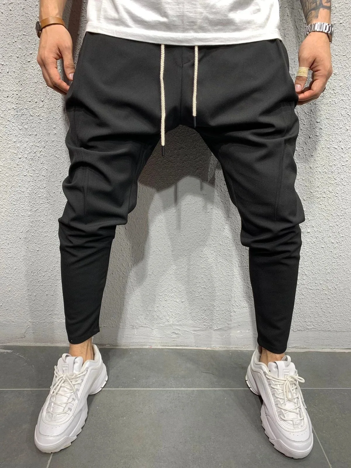 чёрные мужские джогеры келвин кляин. длинный и неуклюжий в галифе. длинный и неуклюжий в галифе. брюки галифе (56 / 182 - 188). фрунзик в галифе.