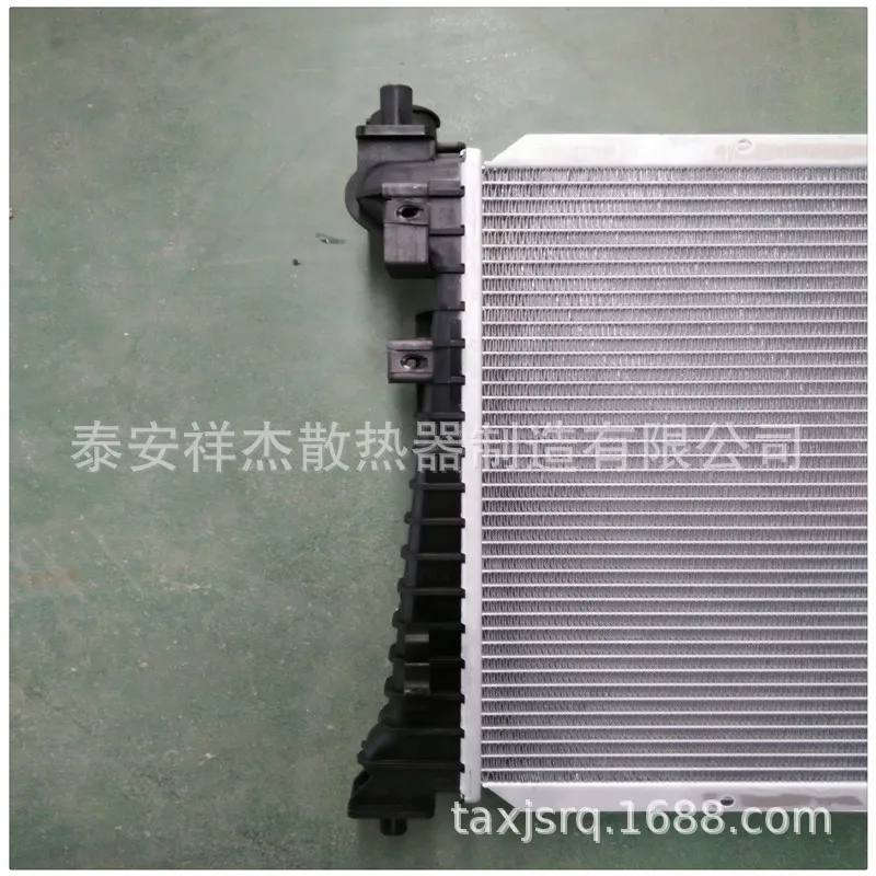 Радиатор для резервуара воды автомобильного радиатора применим к Ford Fox Explorer Mondeo