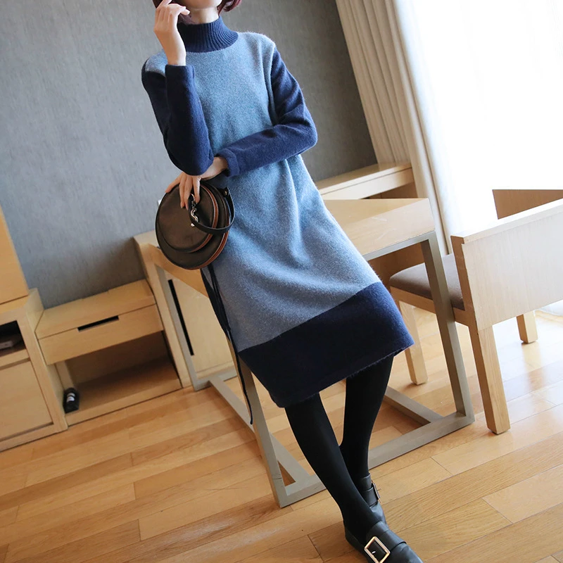 Мягкое короткое трикотажное зимнее платье женское контрастное черное с длинным