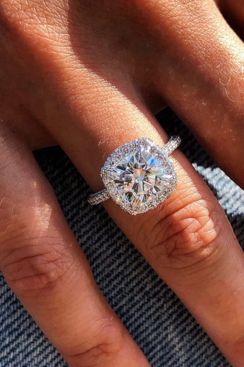 

Кольцо для помолвки с кристаллами и бриллиантами из циркония