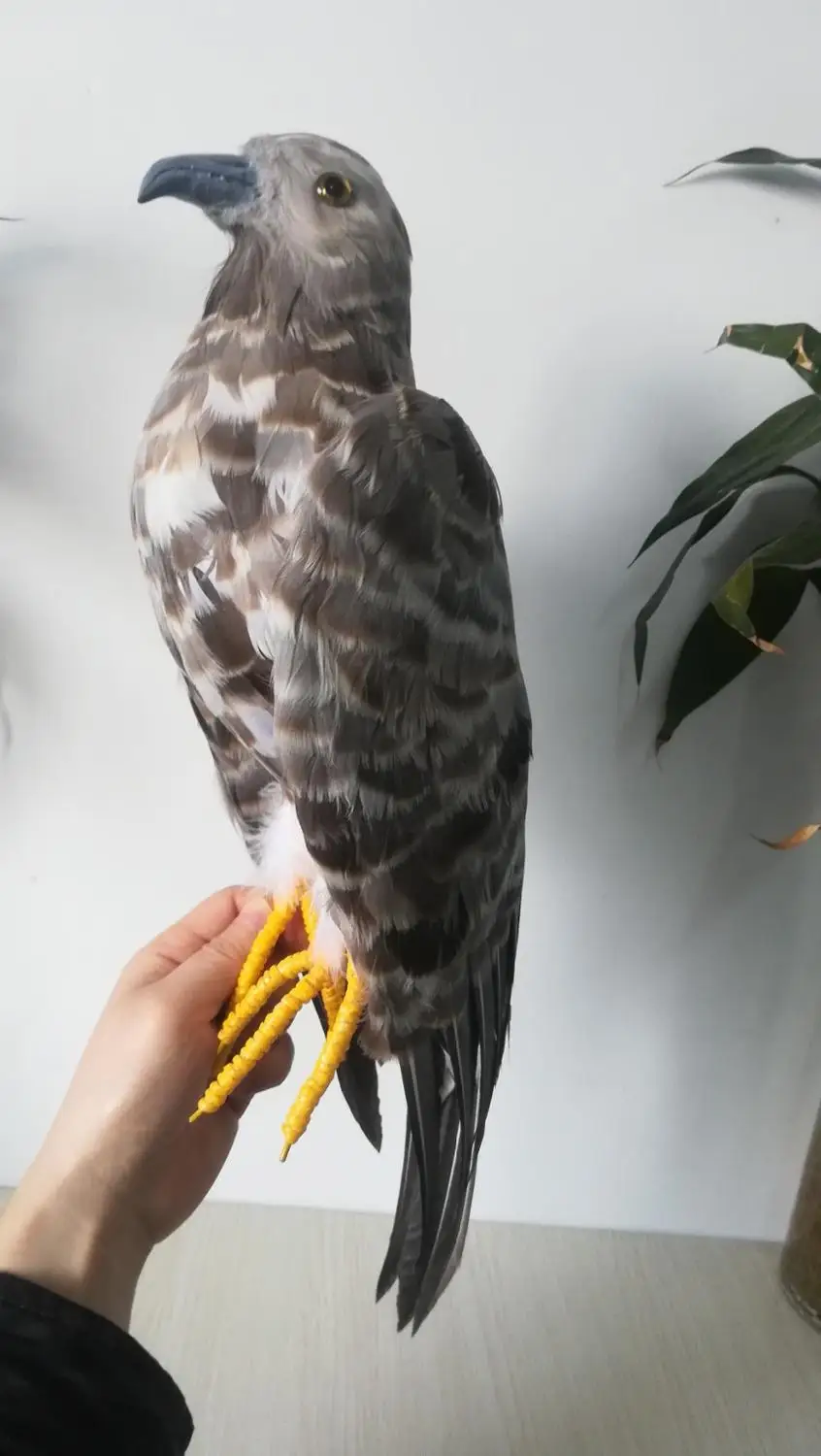 Buy كبير 48 سنتيمتر محاكاة الطيور الريش النسر نموذج اليدوية مرحلة الدعامة ، ديكور حديقة المنزل لعبة هدية s1770