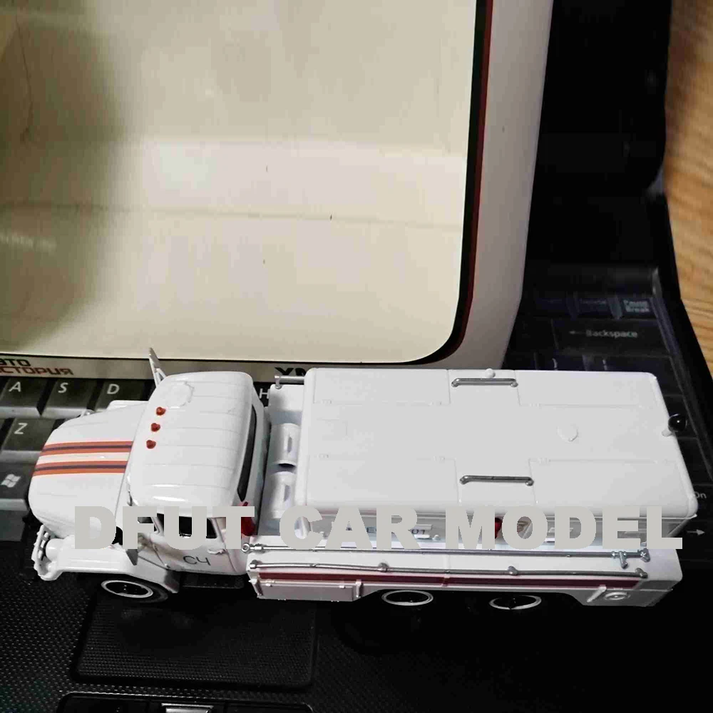 1:43 игрушечный спортивный автомобиль из сплава модель российского автомобиля