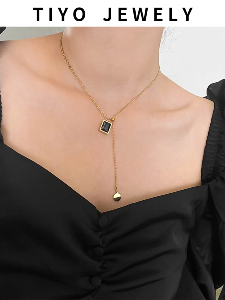 

TIYO Women Jewelry Small Square Pendant Necklace Popular Design Vintage Golden Chain Necklace For Women Party Gifts