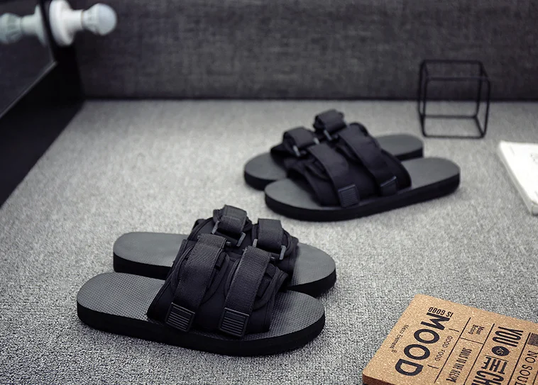 

Summer Men Slippers 2020 Message Clogs Outdoor Garden Shoes Male Pool Sandals Bathroom Flip Flops Lightweight Mules Beach Slides