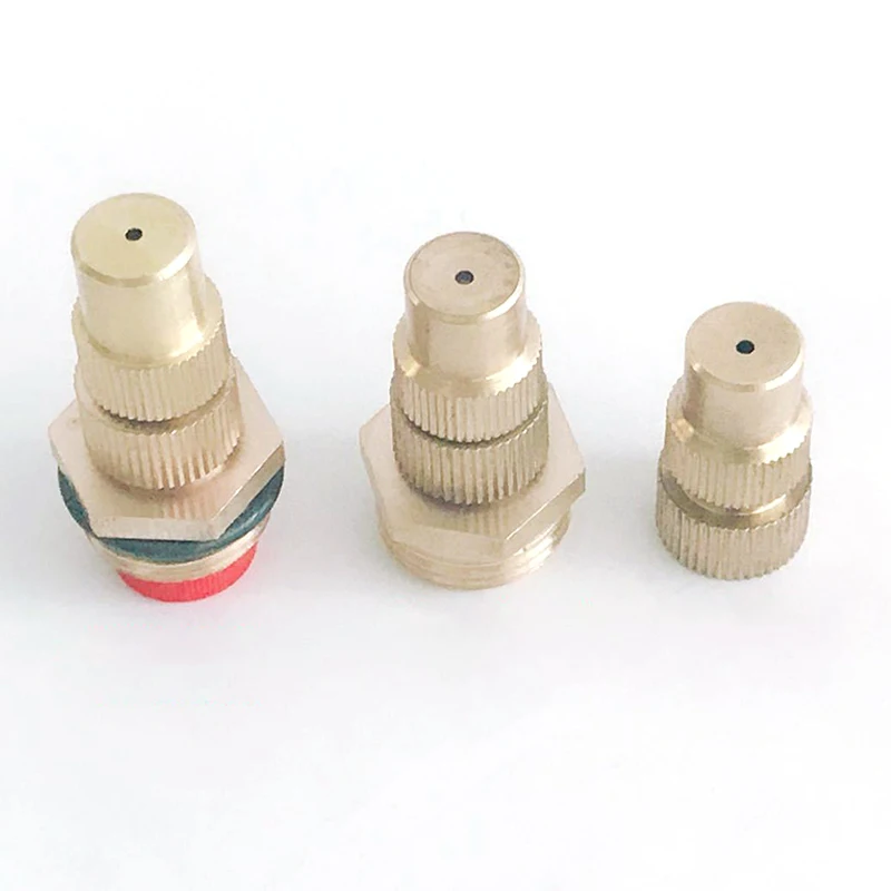 Регулируемая насадка для газона и садоводства с мелким распылителем воды