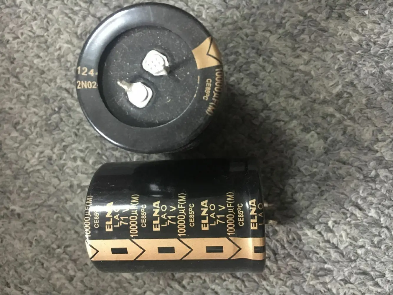 

2PCS Elna Lao 10000uF 71V 10000mfd Audio Electrolytic Capacitor 35x50mm