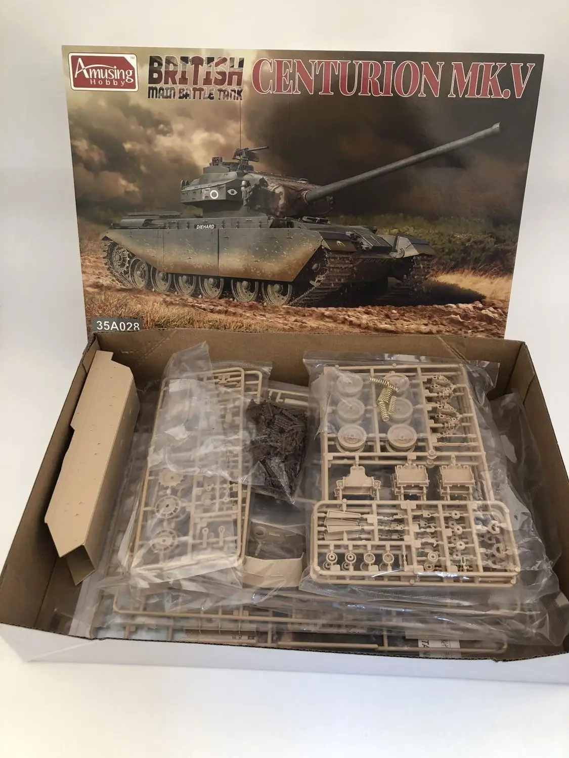 Amusing hobby 1/35 35A028 BRITISH MAIN BATTLE TANK MK.V MODEL KIT |