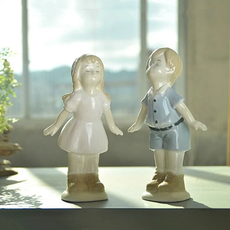 

Fairy tale ceramic crafts character ornaments wedding decorations boy and girl wedding gifts European style Creative furnishings
