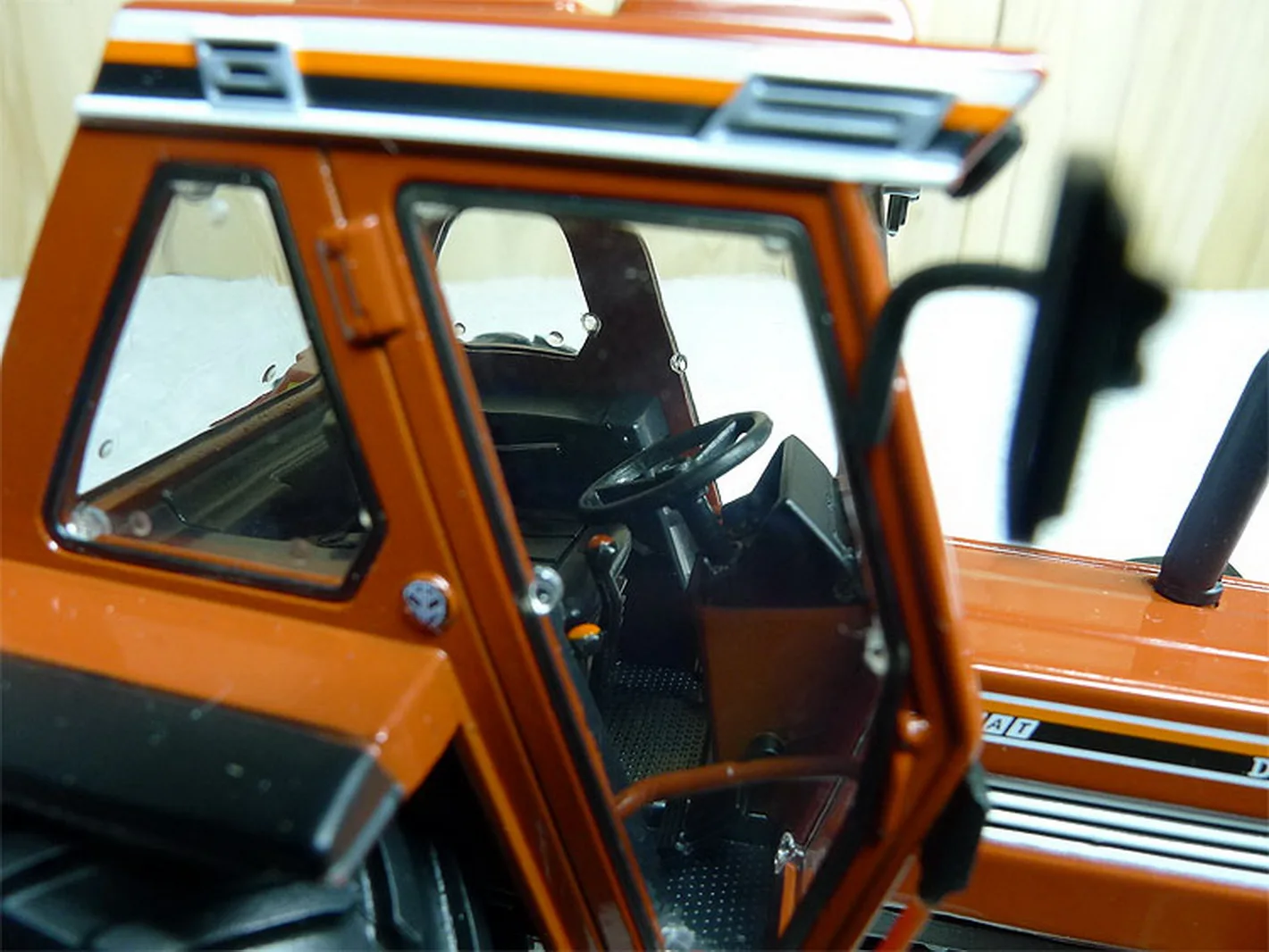 Автомобильный трактор с двумя задними колесами модель REP024 1/32 Fiat 100-90 |