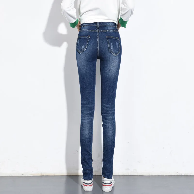 Женские джинсы на весну и осень облегающие однотонные со средней посадкой