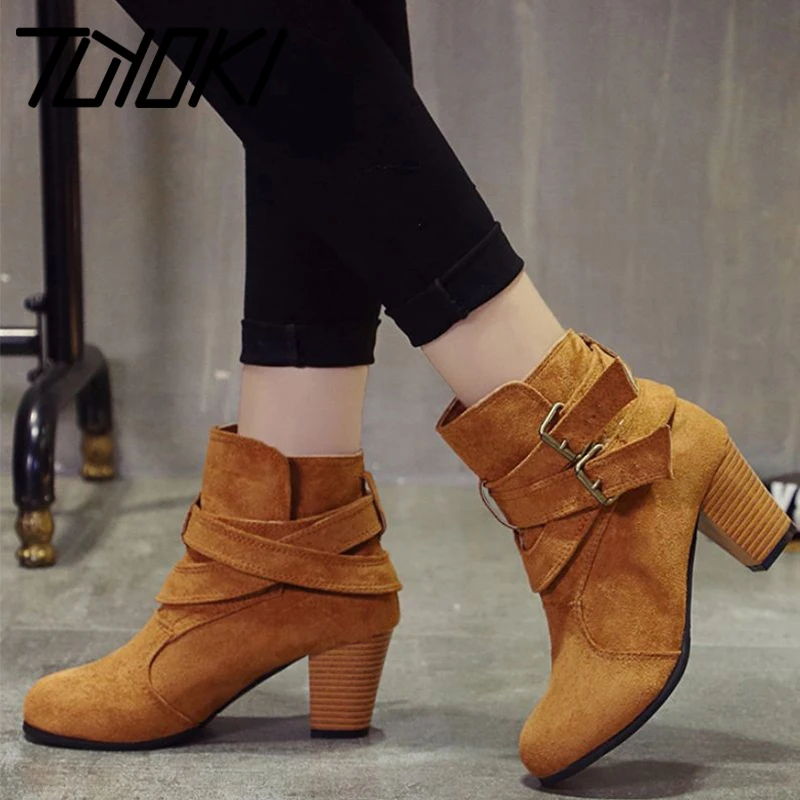 Tuyoki/женские ботильоны Женская Осенняя обувь с пряжкой женские черные короткие