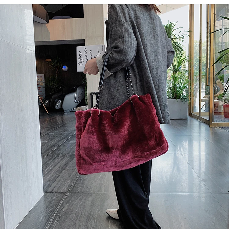 Original Brand Autumn And Winter Plush Shoulder Bag& Large Capacity Chain Tote Bag Width 49cm High 31cm Thickness 13cm