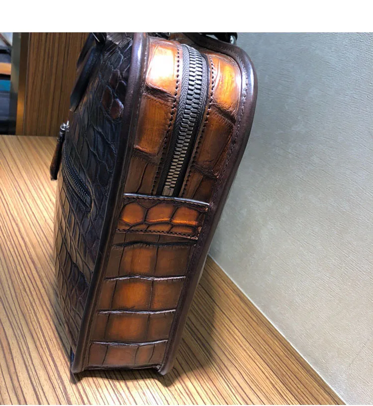 Модный портфель из крокодиловой кожи