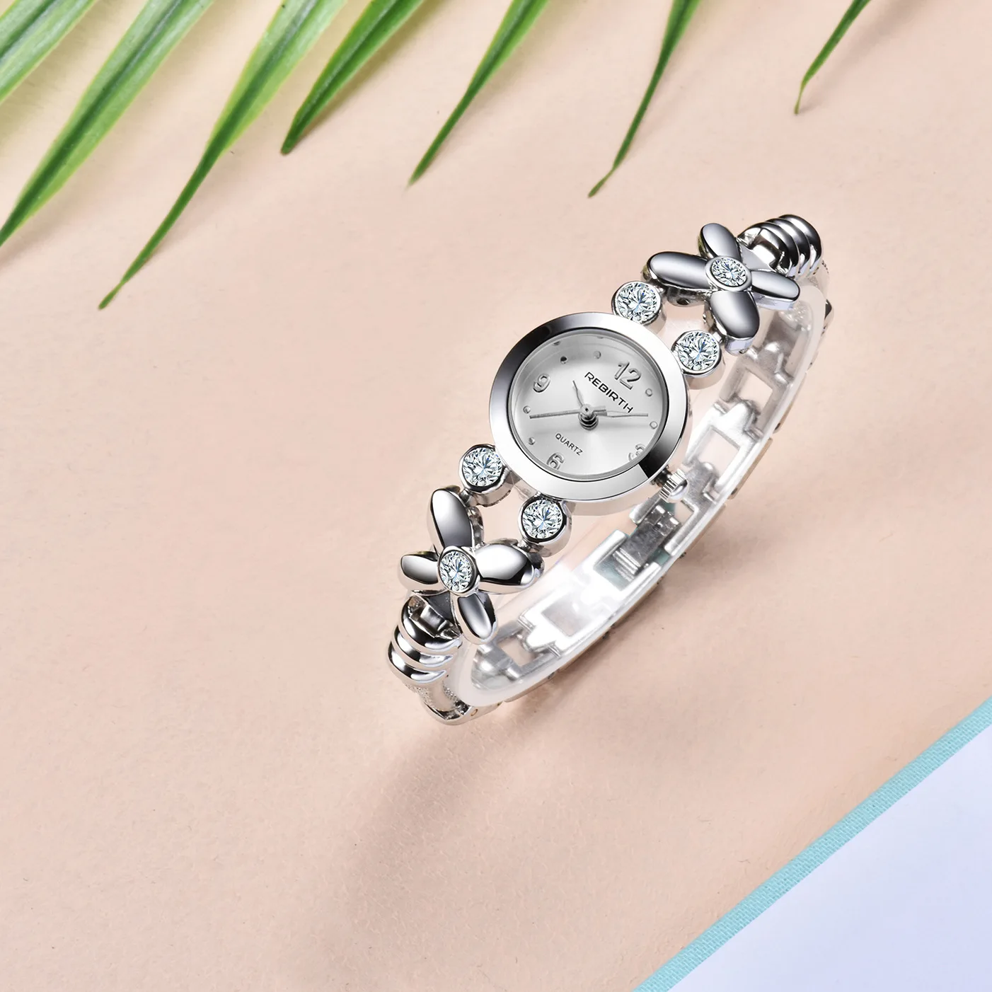 

Anke Store Round Petal Bracelet with Rhinestone Digital Scale Waterproof Female Style Rose Gold Fashion Luxury Watches for Women