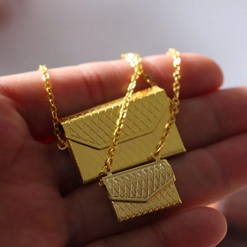 

1:12 Mini Metal Bag Decorative Accessories For Dollhouse Pop It