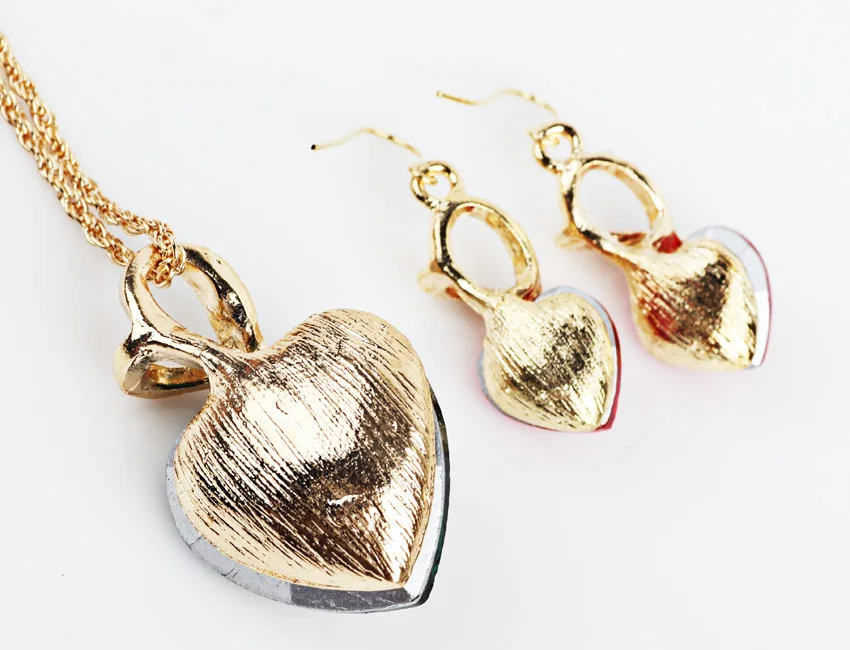 Набор ювелирных изделий ожерелье и серьги с кристаллами в виде сердца из горного