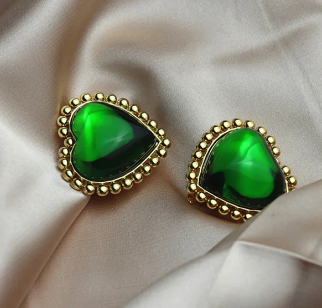 

2021 premium heart-shaped glass ear clip, Peach Heart Earrings.More photos please contact the seller