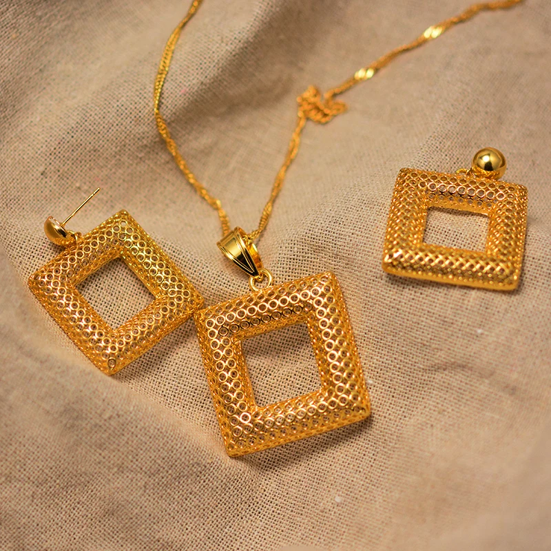 Комплект ювелирных изделий из Дубая для женщин золотого цвета с подвеской в виде