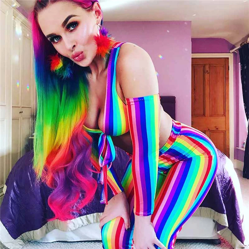 Радужные цветные полосатые принтованные наряды с низким вырезом на спине