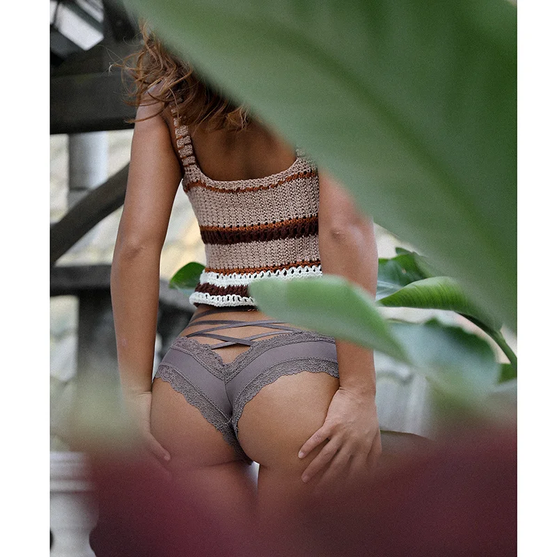 

2021New Back Crossing Bandage Hollow Out Sexy Panties Lace Edge Seamless Underwear Women Transparent Lingerie Solid Briefs Thong