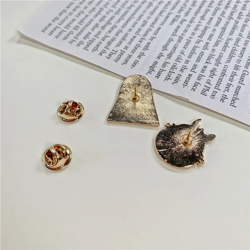 Korean Cartoon Brooches for Women Anime Hayao Miyazaki No Face Male Dragon Cat Brooch Pin Collar Badge Bag Clothes Jewelry | Украшения и