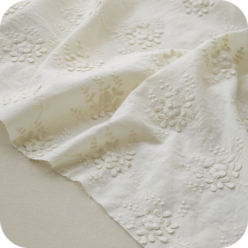 Приятная для кожи бежевая/небелая хлопчатобумажная ткань 3d Цветочная вышивка