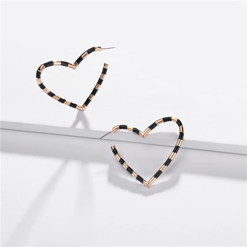 Серьги кольца женские с большими сердечками модные милые эффектные ювелирные