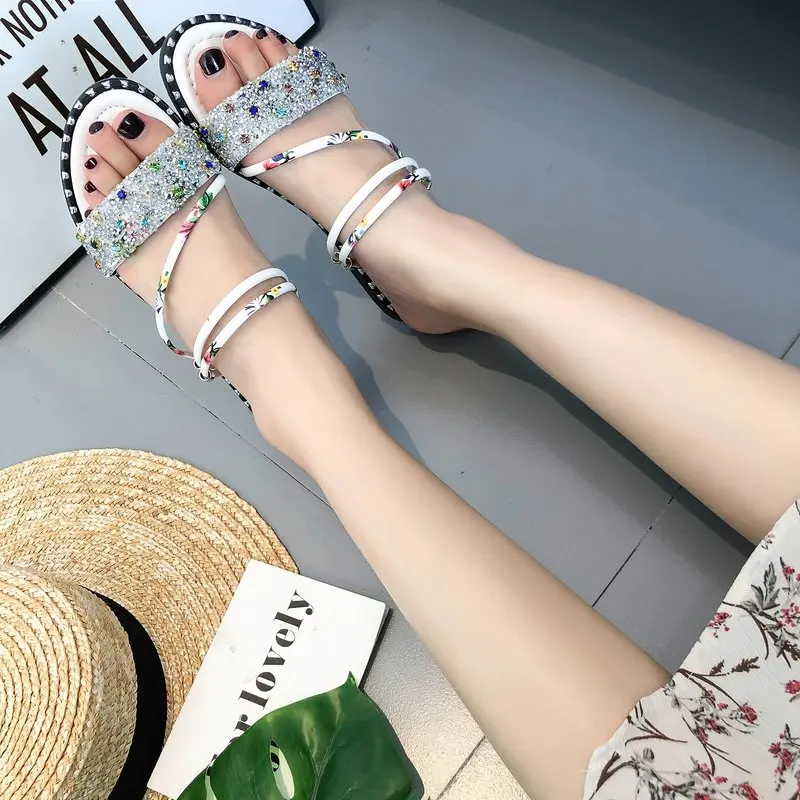 

Fashion Womens Shoes 2021 Female Sandal Two Weare All-Match Luxury New Girls Outside Rhinestone Low Comfort Back Strap Rubber Fl
