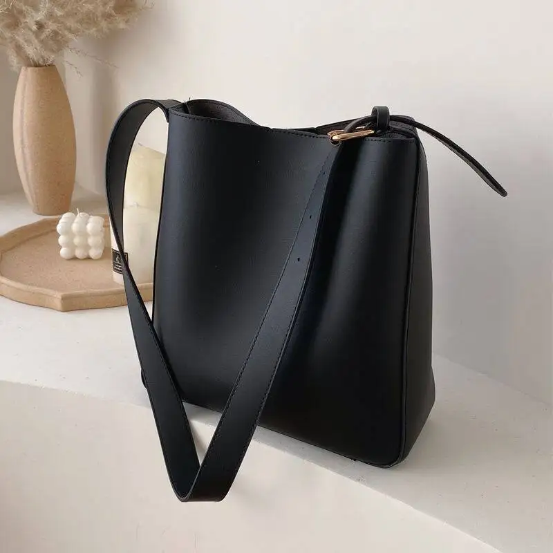 

Small bucket bag women's large capacity messenger bag single shoulder bag women's 2121 new fashion advanced college students