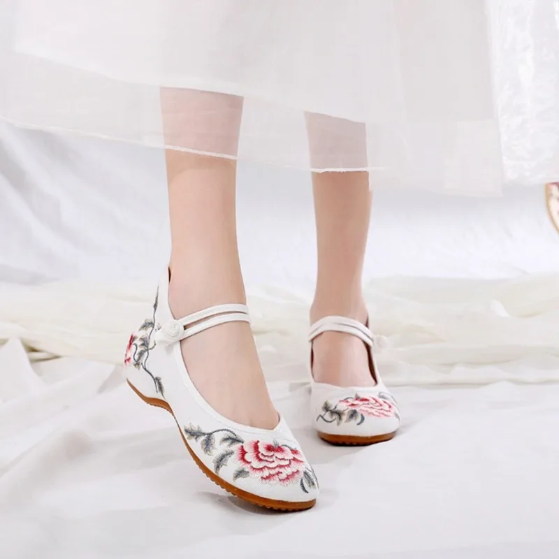

Chinese Style Hanfu Dance Shoes Elegant Embroidered Cloth Shoes Casual Inner-increasing Flats