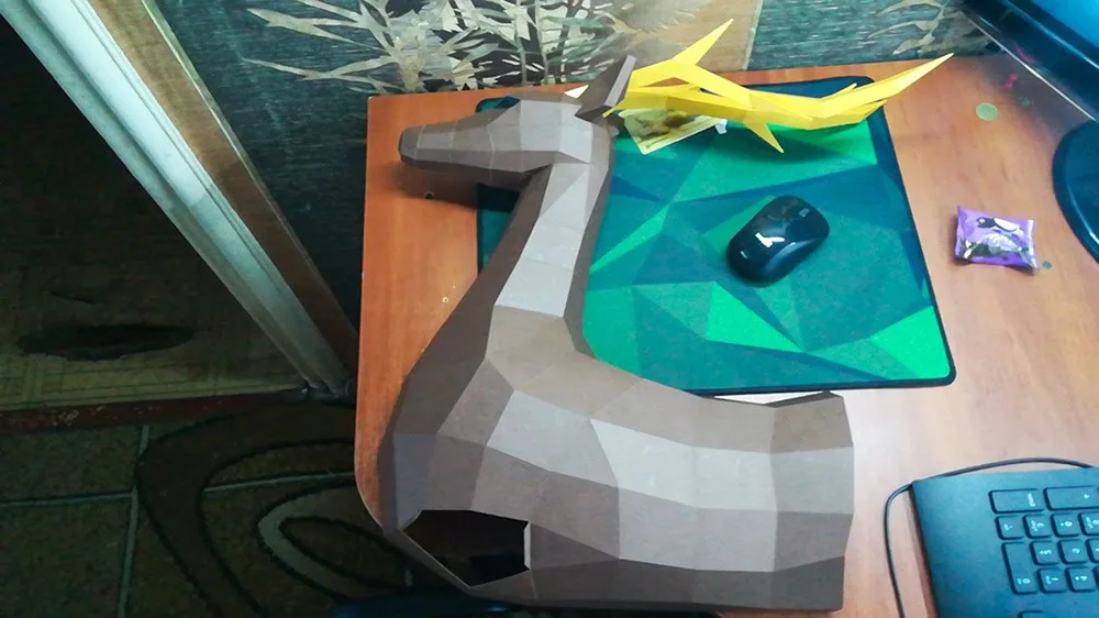 3D бумажная модель бегущего оленя сделай сам геометрический бумажный трофей