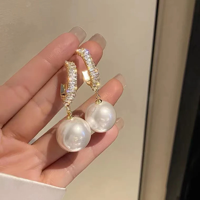 

2021 New Korean Fashion Oversized White Pearl Drop Earrings For Women Bohemian Golden Round Pearl Wedding Earrings Jewelry Gift