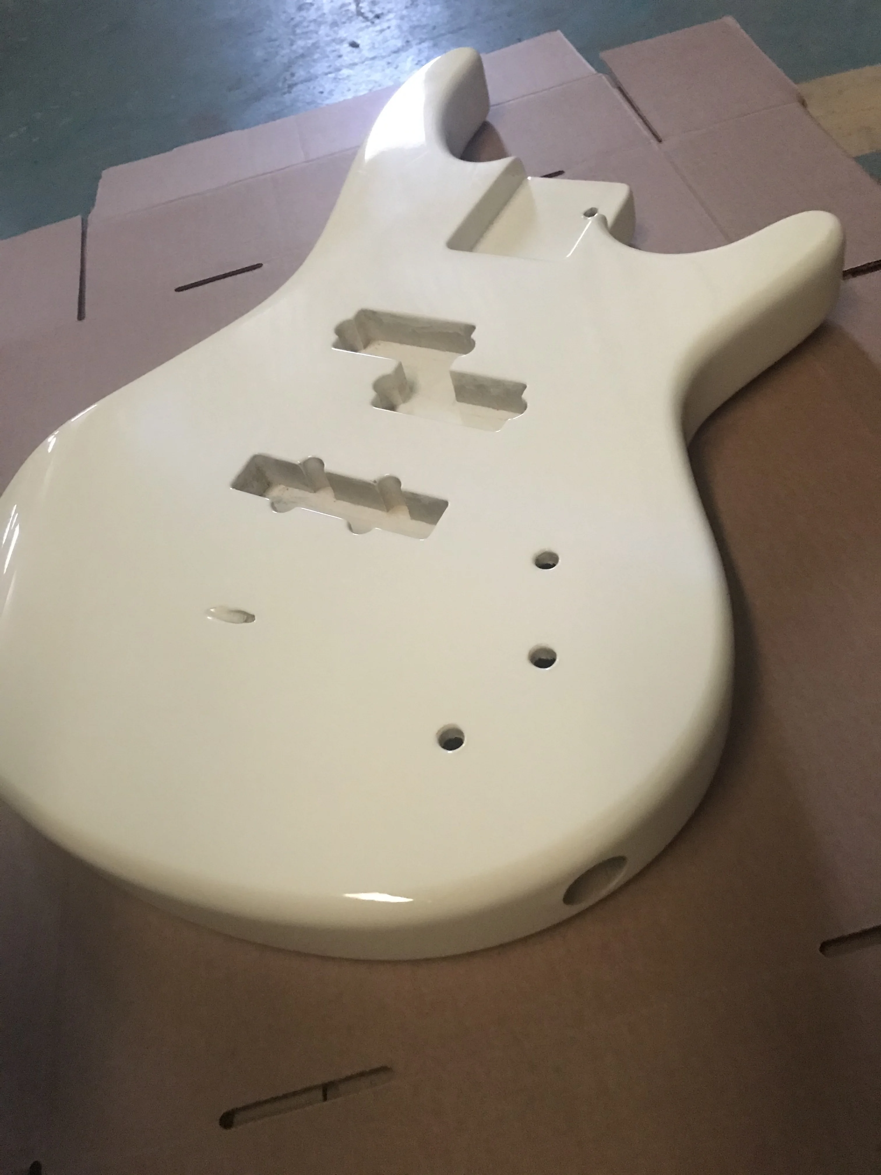 Pure White Color Popular Wood Electric Bass Guitar Body ST Bass Barrel ST Guitar Panel enlarge